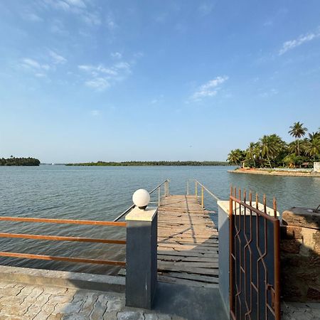 The Glasswater By The Backwater Homestay Kalyanpur Luaran gambar