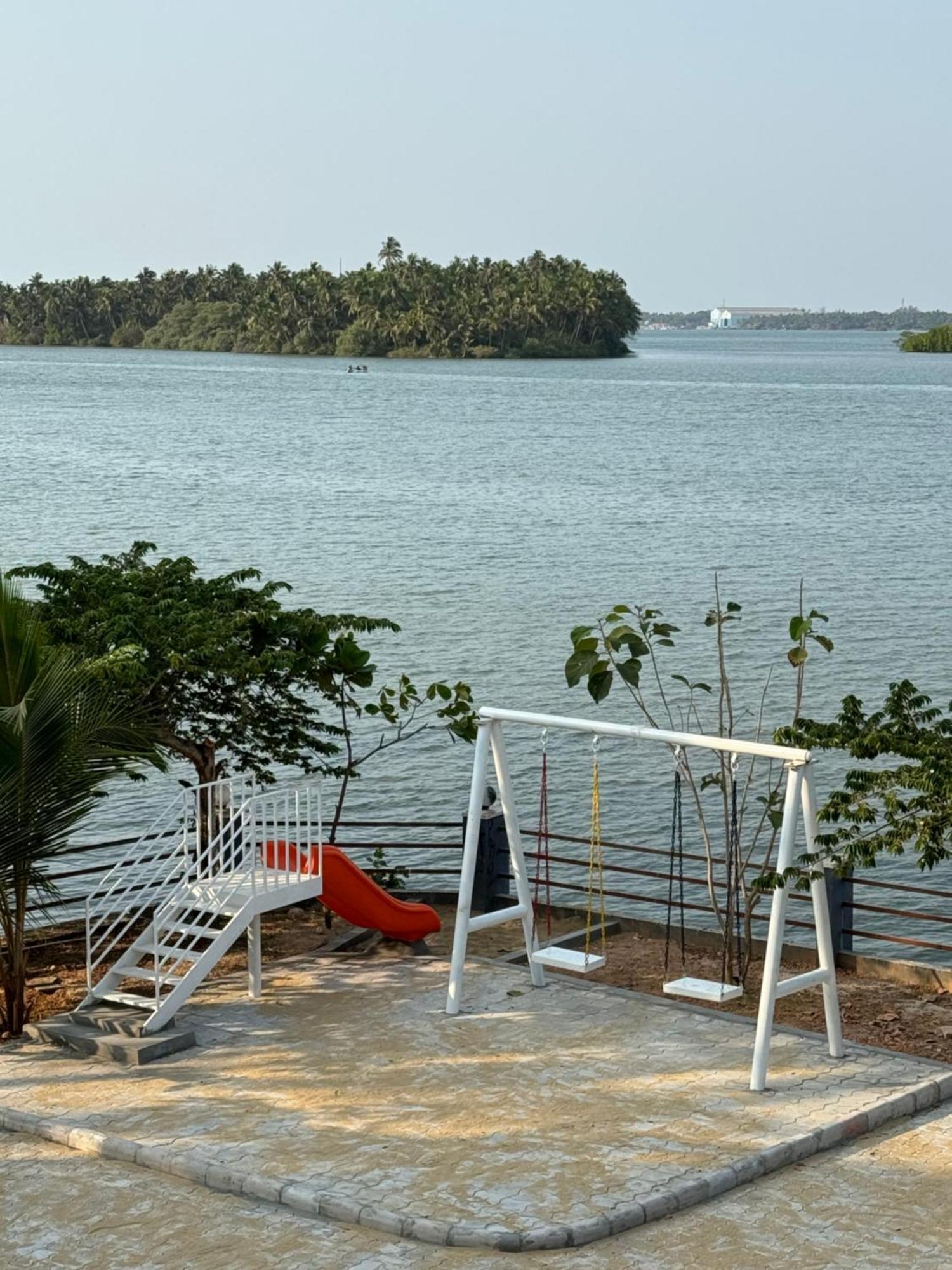 The Glasswater By The Backwater Homestay Kalyanpur Luaran gambar