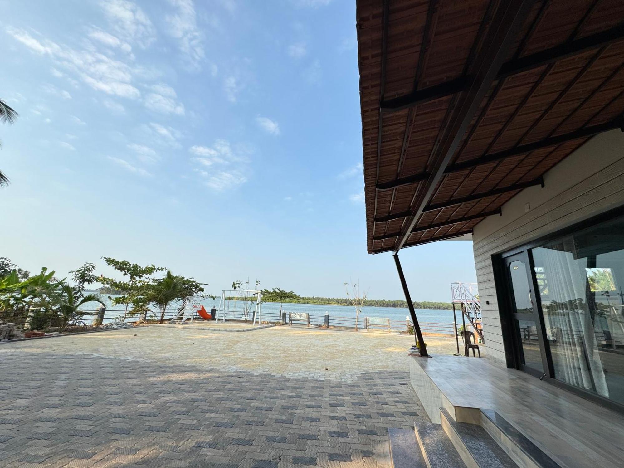 The Glasswater By The Backwater Homestay Kalyanpur Luaran gambar