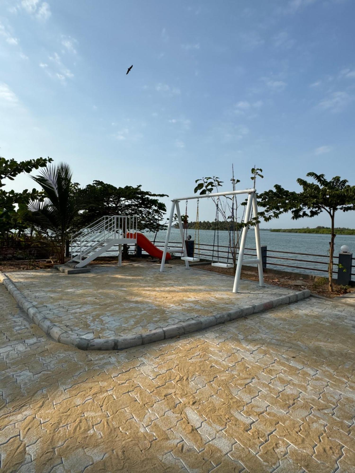 The Glasswater By The Backwater Homestay Kalyanpur Luaran gambar