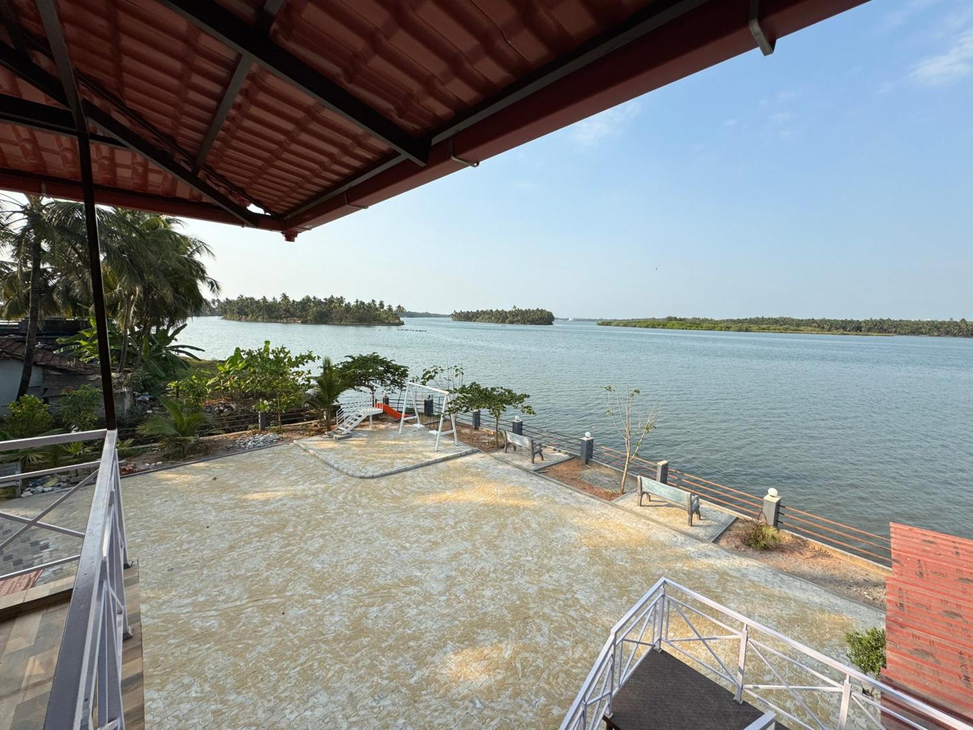 The Glasswater By The Backwater Homestay Kalyanpur Luaran gambar