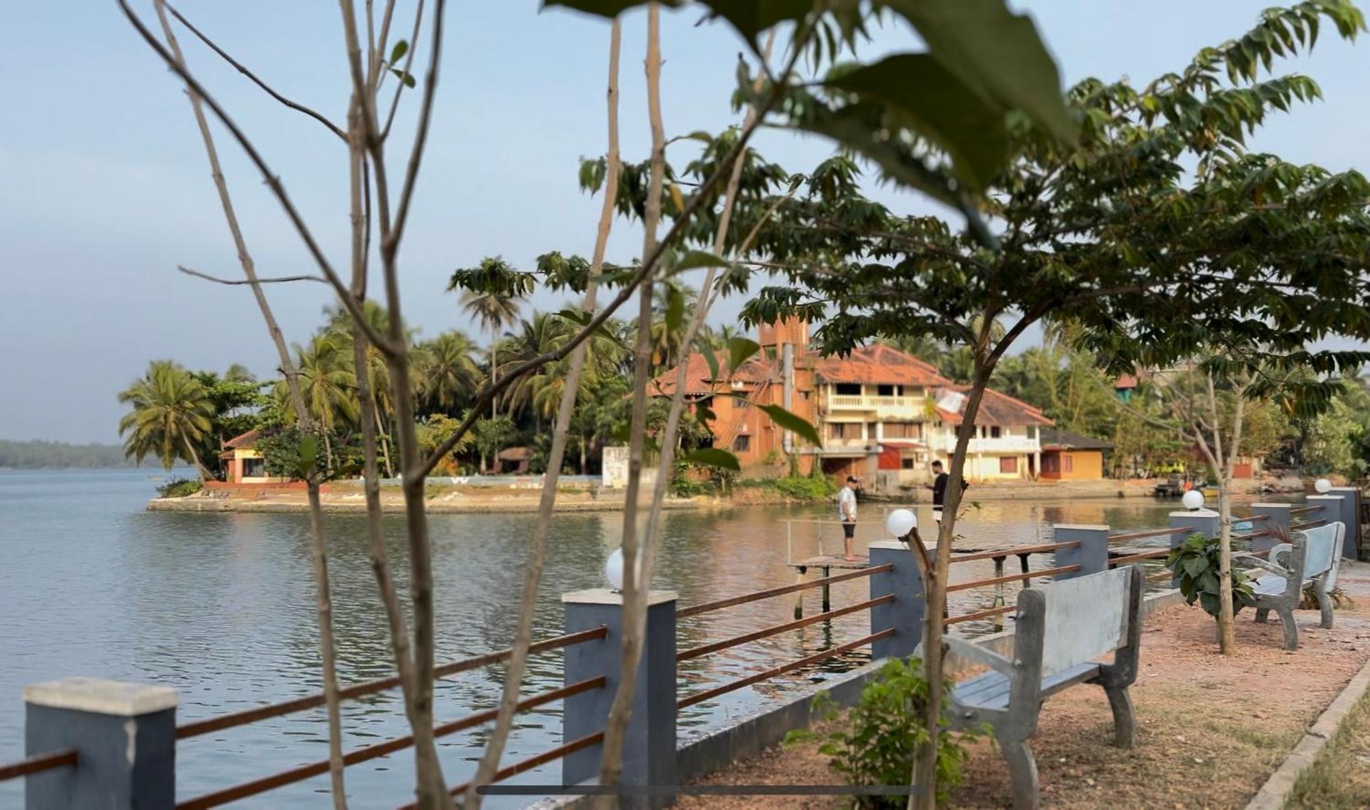 The Glasswater By The Backwater Homestay Kalyanpur Luaran gambar