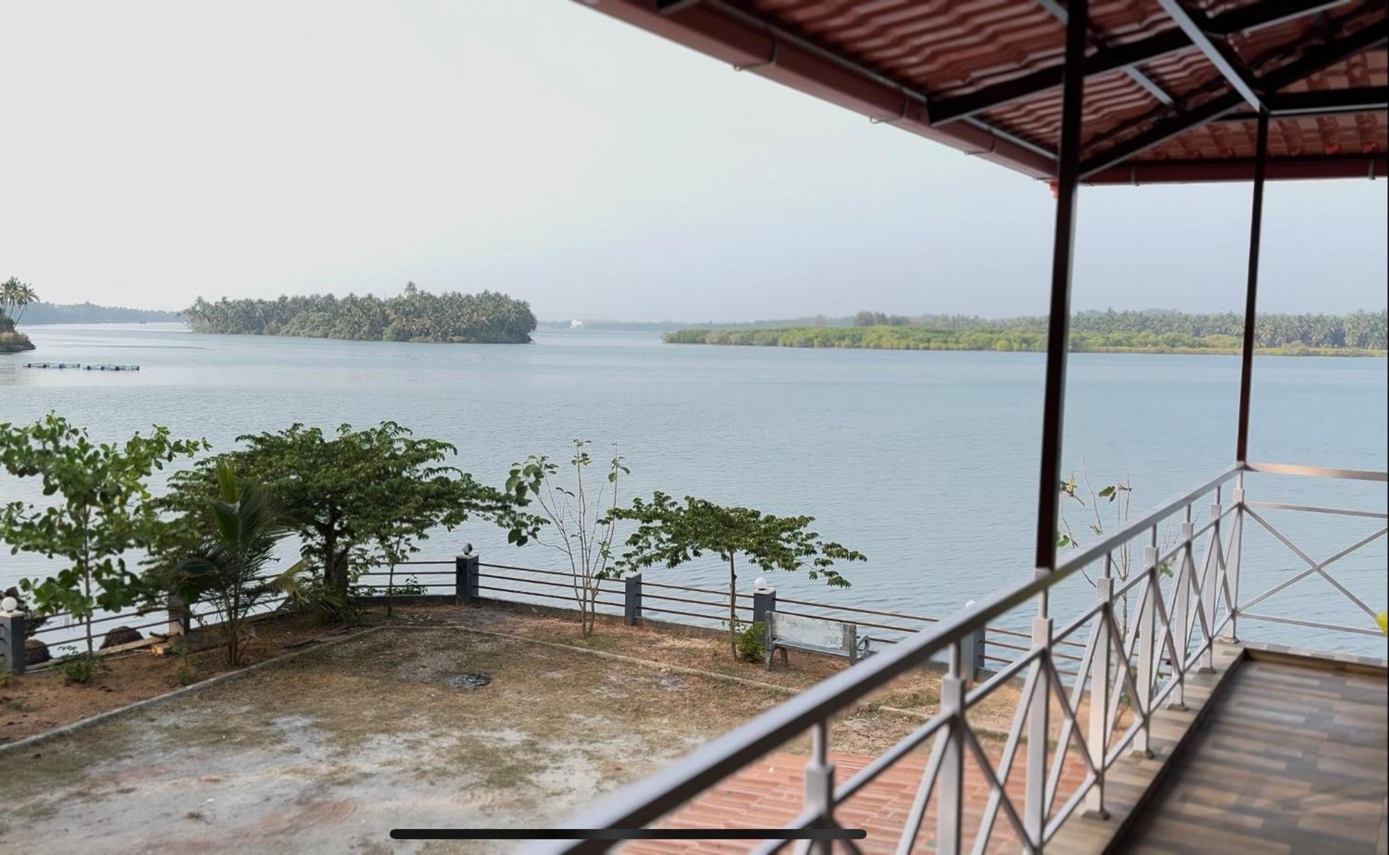 The Glasswater By The Backwater Homestay Kalyanpur Luaran gambar