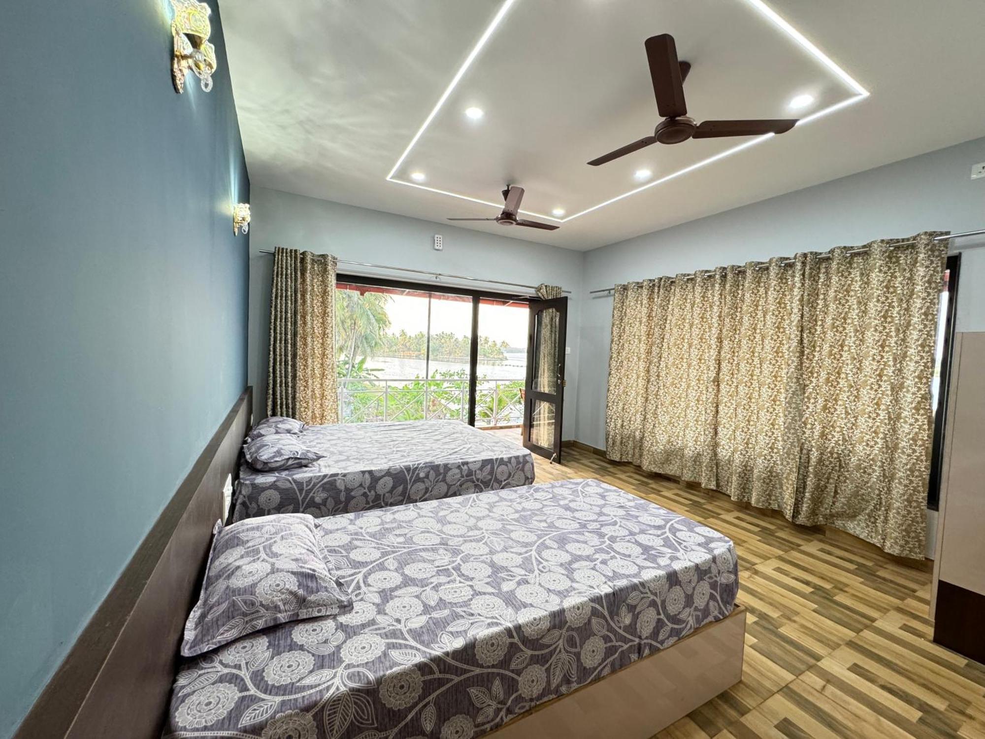 The Glasswater By The Backwater Homestay Kalyanpur Luaran gambar