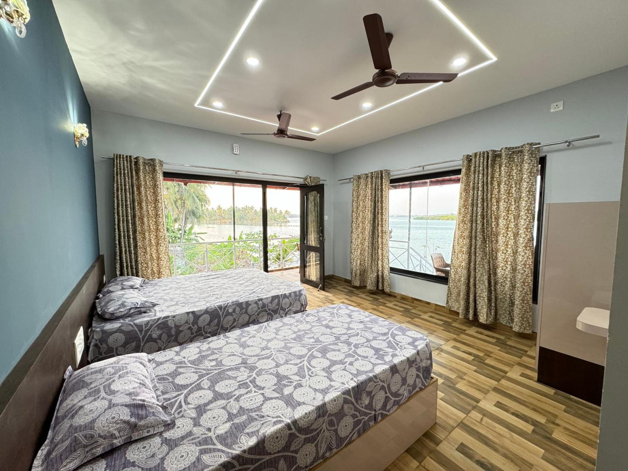 The Glasswater By The Backwater Homestay Kalyanpur Luaran gambar